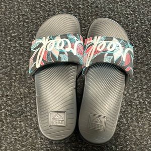 Reef sandal slides
